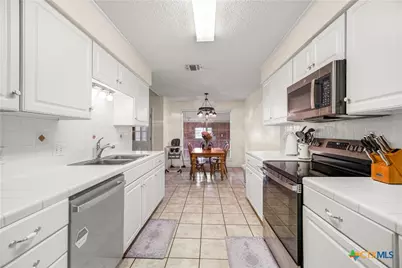 307 Pheasant Drive, Victoria, TX 77905 - Photo 9