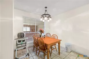 307 Pheasant Dr, Victoria, TX 77905 - Photo 5