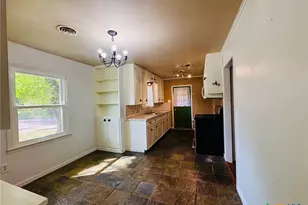 302 N 28th St, Gatesville, TX 76528 - Photo 5