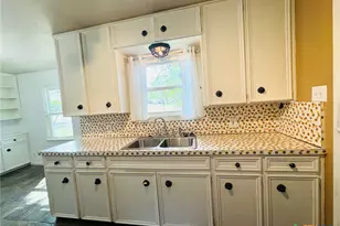 302 N 28th St, Gatesville, TX 76528 - Photo 3