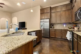 820 Mission Hills Dr, New Braunfels, TX 78130 - Photo 7
