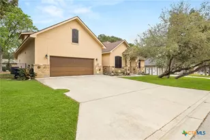 820 Mission Hills Dr, New Braunfels, TX 78130 - Photo 3