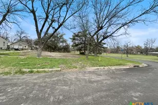 920 N 4th St, Temple, TX 76501 - Photo 1