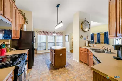 330 Macon Creek, Victoria, TX 77901 - Photo 13