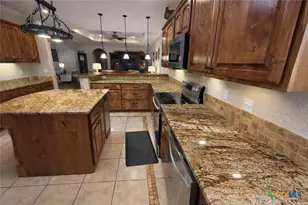 901 Deertrail Dr, San Marcos, TX 78666 - Photo 7