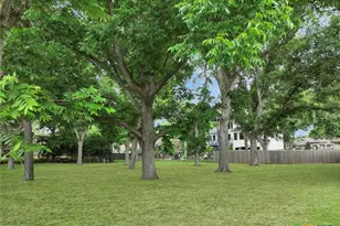 130 Milagros, Seguin, TX 78155 - Photo 9