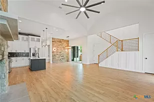 670 Magazine Ave, New Braunfels, TX 78130 - Photo 3