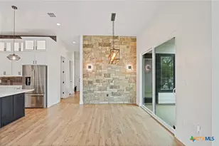 670 Magazine Ave, New Braunfels, TX 78130 - Photo 7