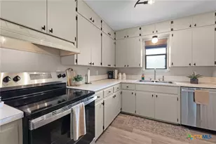 505 S Summer St, Lampasas, TX 76550 - Photo 9