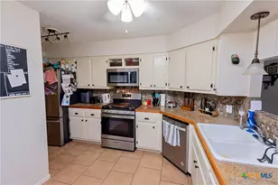 227 Briarmeadow Ln, Victoria, TX 77904 - Photo 7