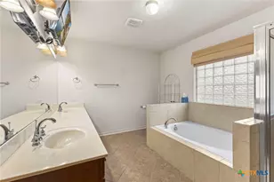 101 Queen Anne Cir, Canyon Lake, TX 78133 - Photo 17