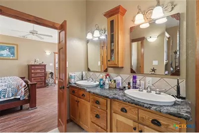 1891 State Highway 97, Floresville, TX 78114 - Photo 13