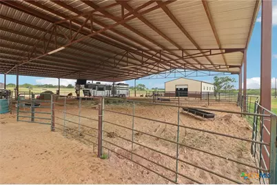 1891 State Highway 97, Floresville, TX 78114 - Photo 17