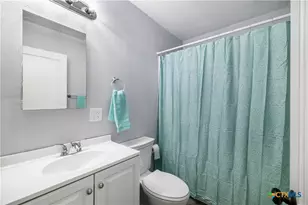 1610 E Rosebud Ave, Victoria, TX 77901 - Photo 17
