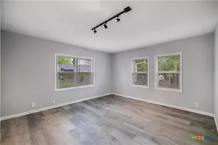 1610 E Rosebud Ave, Victoria, TX 77901 - Photo 15