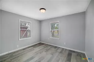 1610 E Rosebud Ave, Victoria, TX 77901 - Photo 11