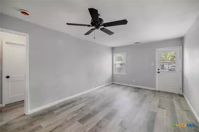 1610 E Rosebud Avenue, Victoria, TX 77901 - Photo 5