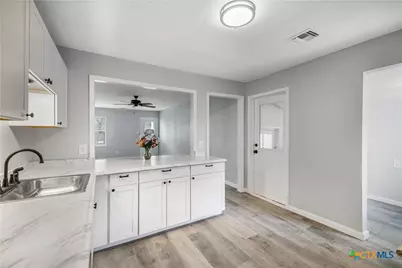 1610 E Rosebud Avenue, Victoria, TX 77901 - Photo 9