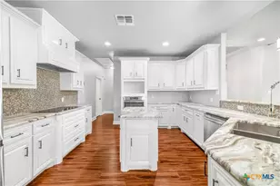 204 James St, Inez, TX 77968 - Photo 9