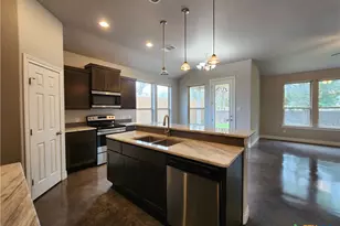 184 E Torrey St, New Braunfels, TX 78130 - Photo 11