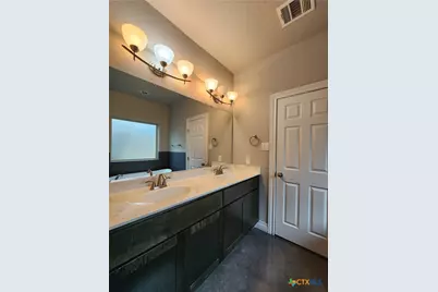 184 E Torrey Street, New Braunfels, TX 78130 - Photo 13