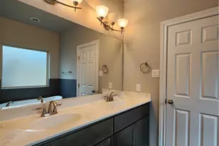 184 E Torrey St, New Braunfels, TX 78130 - Photo 13