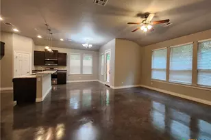 184 E Torrey St, New Braunfels, TX 78130 - Photo 3