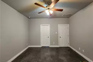 184 E Torrey St, New Braunfels, TX 78130 - Photo 15