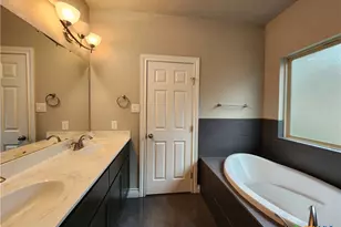 184 E Torrey St, New Braunfels, TX 78130 - Photo 17