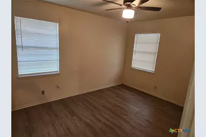 1802 W Avenue H #D, Temple, TX 76504 - Photo 5