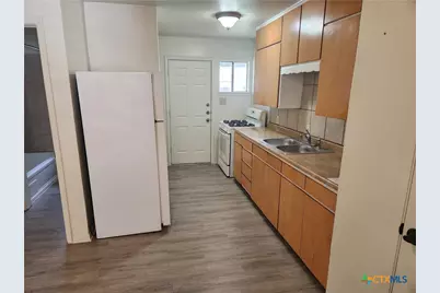 1802 W Avenue H #D, Temple, TX 76504 - Photo 9