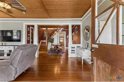 292 S Gilbert Avenue, New Braunfels, TX 78130 - Photo 7