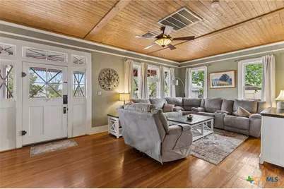 292 S Gilbert Avenue, New Braunfels, TX 78130 - Photo 9