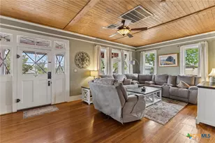 292 S Gilbert Ave, New Braunfels, TX 78130 - Photo 9