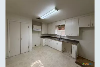 1902 Navidad Street, Victoria, TX 77901 - Photo 13