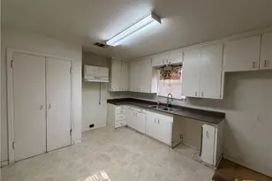 1902 Navidad St, Victoria, TX 77901 - Photo 13