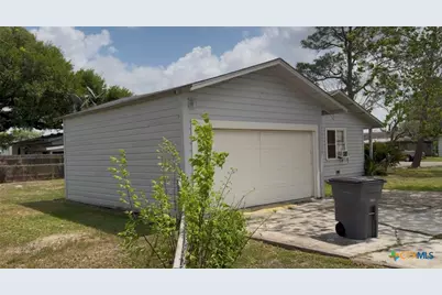1902 Navidad Street, Victoria, TX 77901 - Photo 5