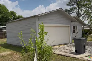 1902 Navidad St, Victoria, TX 77901 - Photo 5