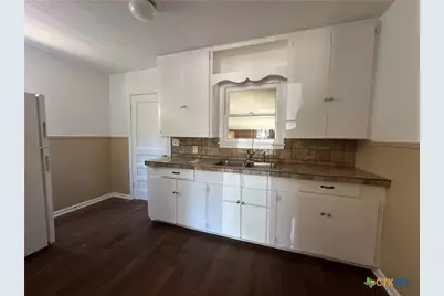 726 E Humphreys Street, Seguin, TX 78155 - Photo 5