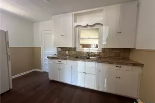 726 E Humphreys St, Seguin, TX 78155 - Photo 5