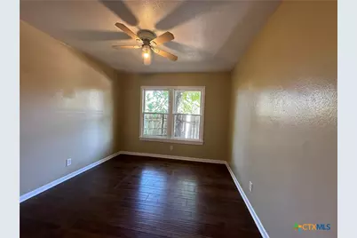 726 E Humphreys Street, Seguin, TX 78155 - Photo 9