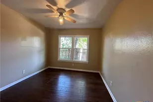 726 E Humphreys St, Seguin, TX 78155 - Photo 9