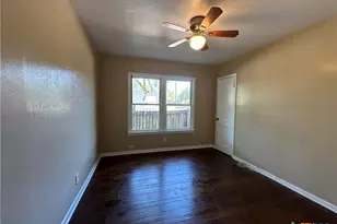 726 E Humphreys St, Seguin, TX 78155 - Photo 7