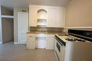 908 Pecan St, Seguin, TX 78155 - Photo 5