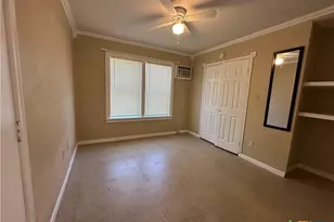 908 Pecan St, Seguin, TX 78155 - Photo 9