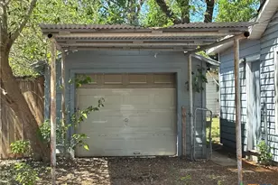 908 Pecan St, Seguin, TX 78155 - Photo 3