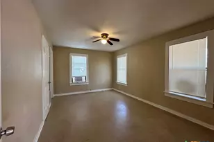 908 Pecan St, Seguin, TX 78155 - Photo 7