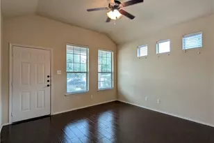 534 Creekside Cir, New Braunfels, TX 78130 - Photo 5