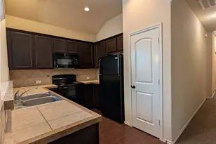 534 Creekside Cir, New Braunfels, TX 78130 - Photo 9