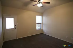 534 Creekside Cir, New Braunfels, TX 78130 - Photo 5